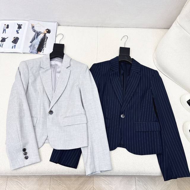 Loe 25Ss latest autumn and winter pleated logo leather decoration suit short sho