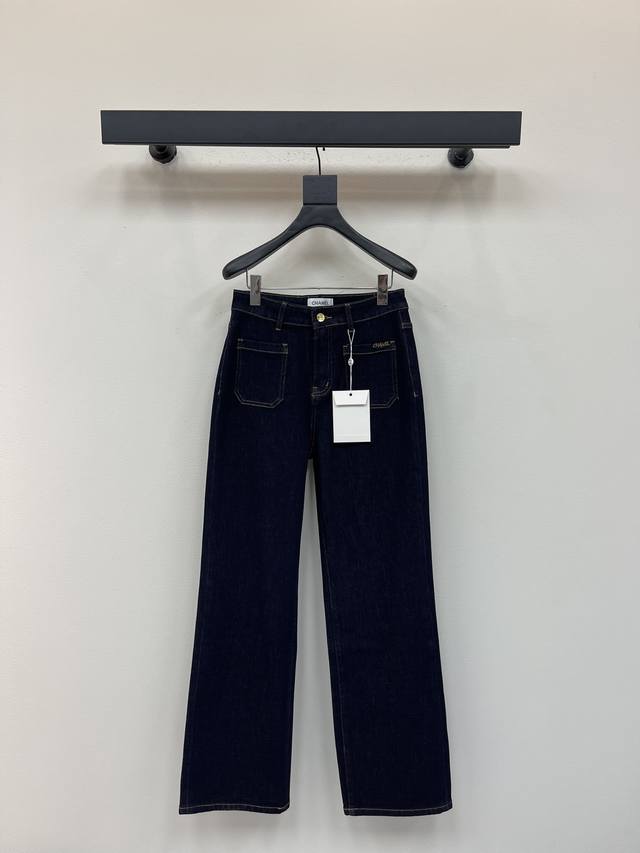 Chane*25 new denim straight-leg jeans in natural color. Made of stretch fabric,
