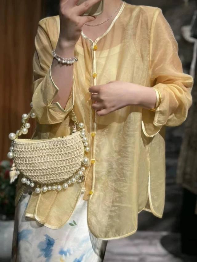 Gilded floating brocade shirt with traditional Chinese style buttons. The tulle