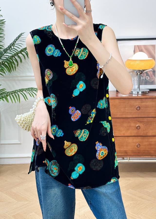 Popular silk velvet printed vest. Various colorful gourd prints, black silk vel