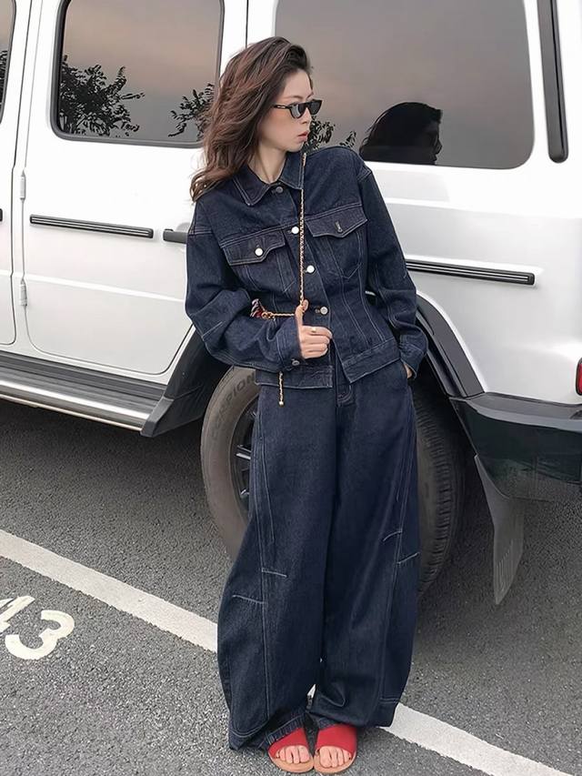 This high-end, washed-out denim suit has a vintage feel. The waist-cinching des