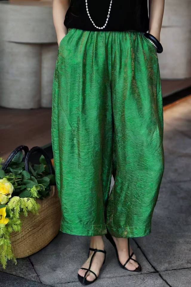 Floating cotton harem pants, with a rich golden shimmer, are mysterious and nob