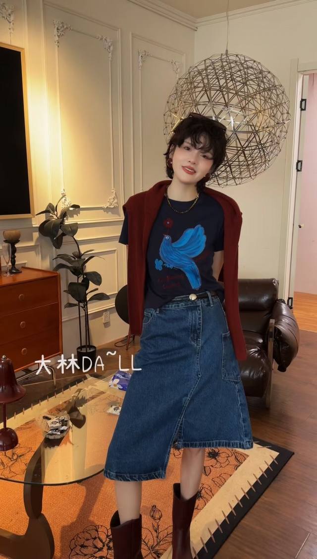 Heavyweight denim skirt is a must-have for fashionistas. The classic denim blue