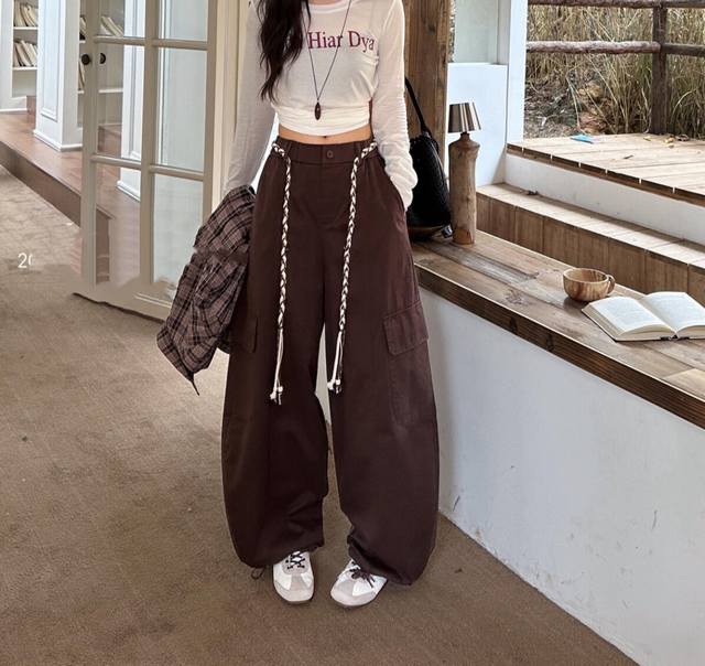 Hot-selling workwear-style wide-leg pants. High-quality fabric is crisp, stylish