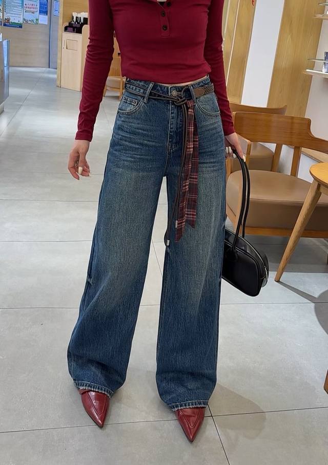 Fashionable silk scarf straight-leg jeans. High-quality denim is crisp yet soft.