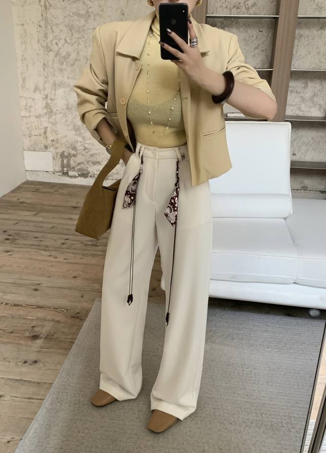 Hot-selling wool acetate straight-leg pants. The warmth of wool and the drape of