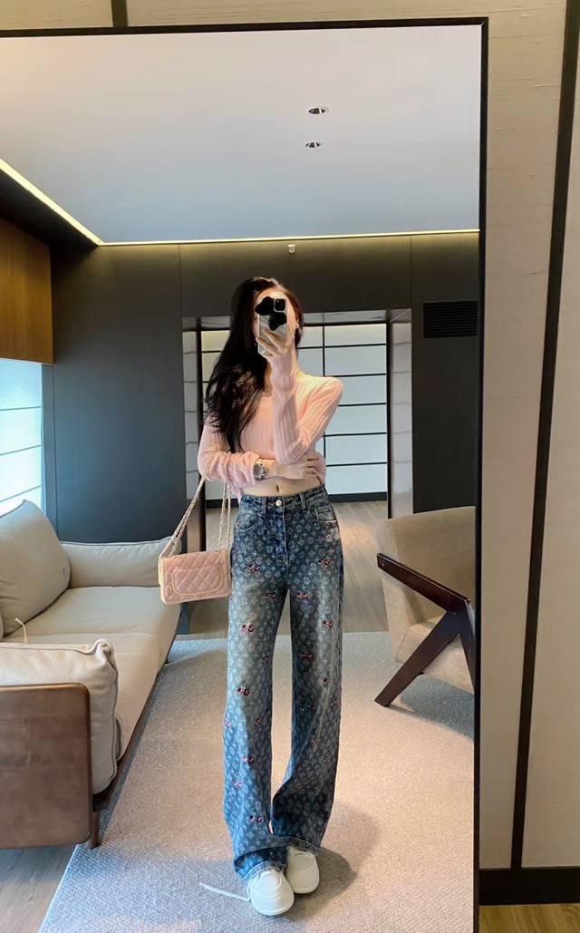 A hot-selling model highly recommended by a famous brand. Jacquard wide-leg pant