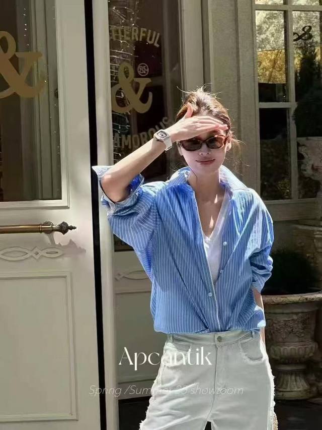 Fashionable striped lace shirt is a direct boutique that is not a hit style. The