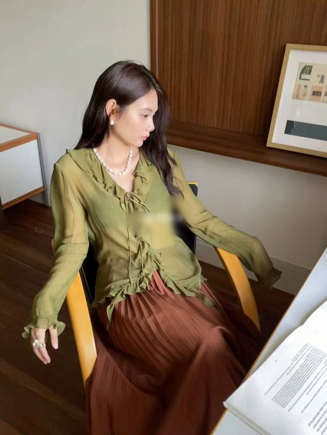 Early autumn niche design super heavy multi-layer ruffled pleated shirt, stylis