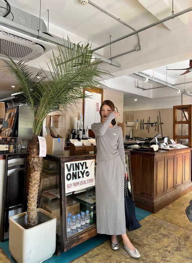 prada* New early fall set. Round neck, long-sleeved top. Long skirt. Classic tri