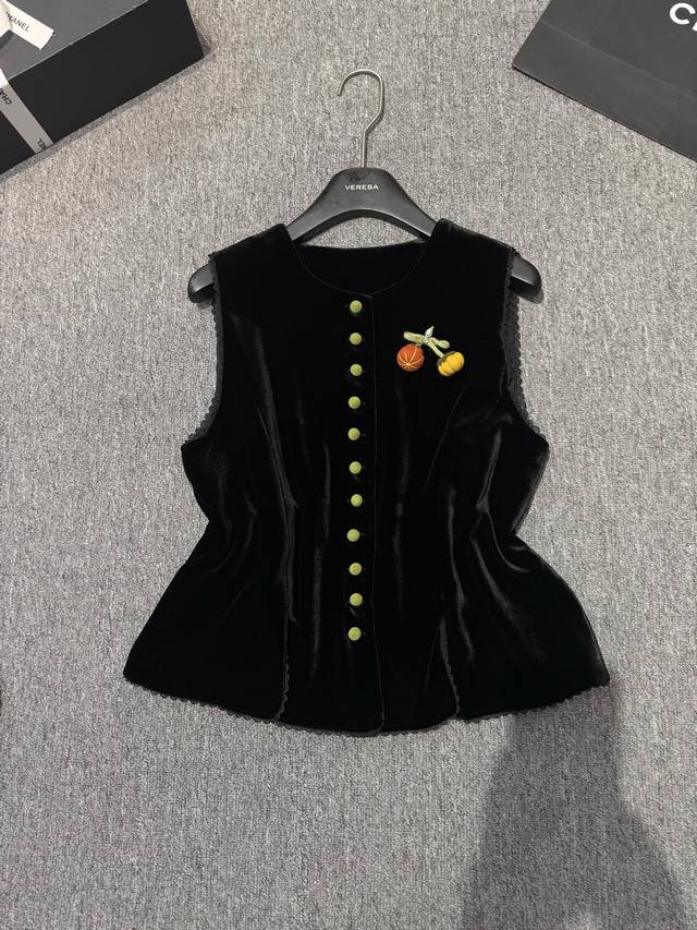 Green button small pumpkin vest! Fashionable and versatile ~ a must-have for aut