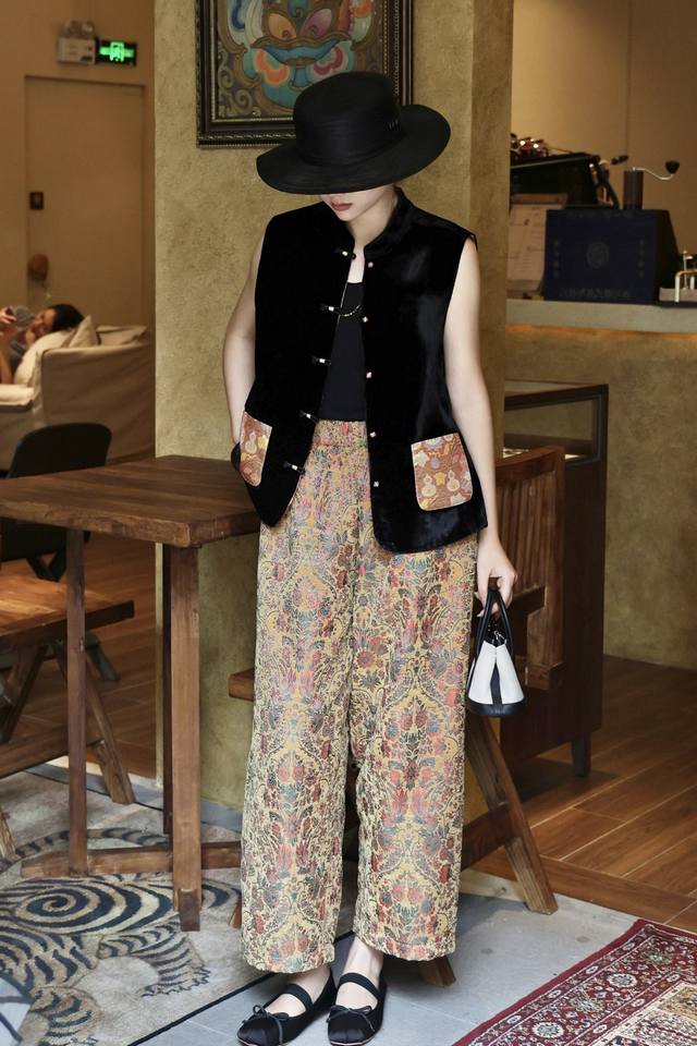 Hot-selling fashionable and versatile high-quality silk velvet double-sided vest