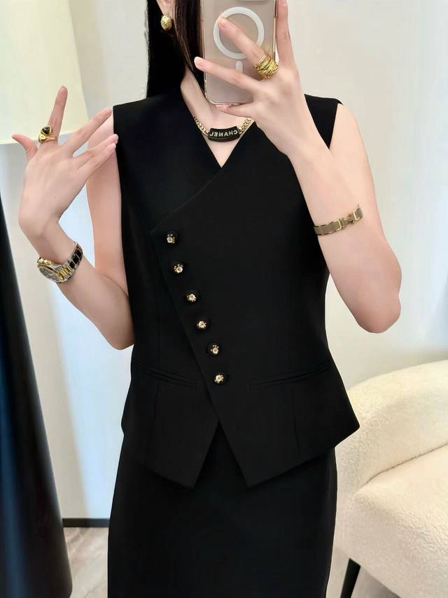 New arrival for fall and winter High-end boutique, luxury and fashionable desig