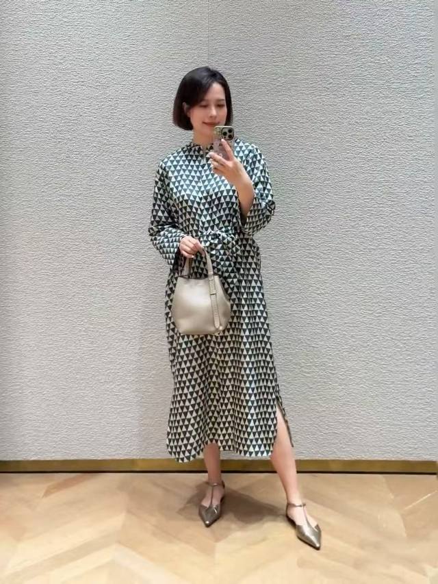 MM's new silk long skirt is shipped with classic temperament Lingge printing, hi