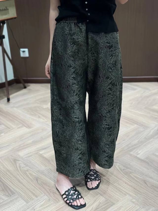 Hot new arrivalElastic waist retro shiny silk jacquard wide leg sickle pantsFabr