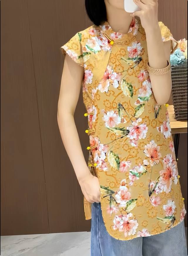 High-quality Chinese 100% silk gilded velvet dress with floral patterns througho