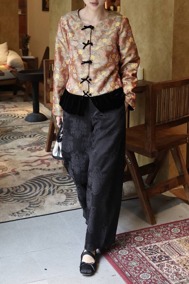 Popular fashion all-match high-quality silk velvet patchwork jacket is now avai