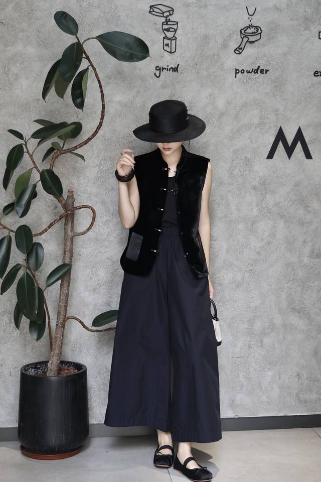 Hot-selling fashionable and versatile high-quality silk velvet double-sided vest