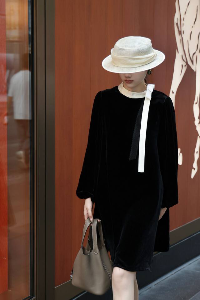 Hot sale resale Hepburn style velvet collar bow ribbon long sleeve dress Fabric: