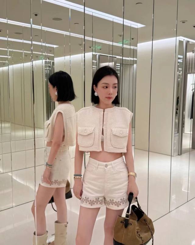 New Chane* Small Xiangfeng Camellia Pocket Short Knitted Vest