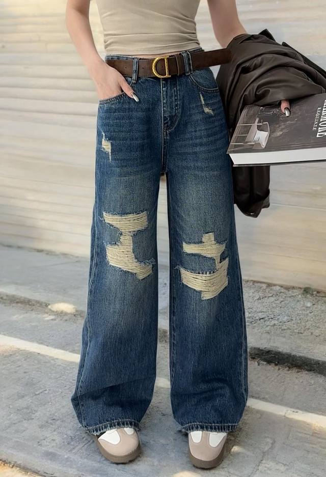 Strongly recommend the popular European style distressed straight jeans. The cla