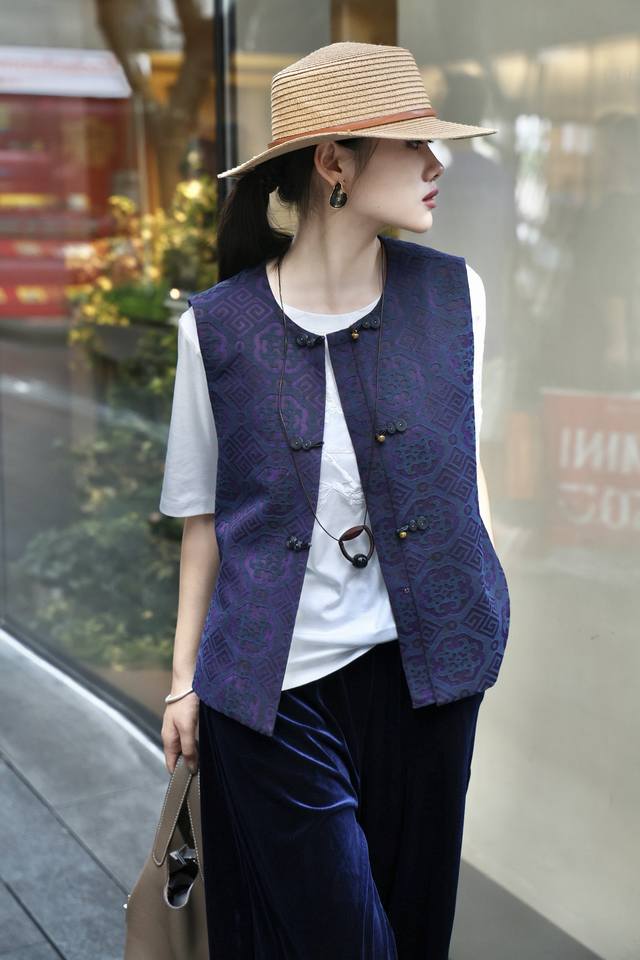 Hot new arrivalJinyou thick fragrant cloud yarn jacquard exquisite pattern vestF