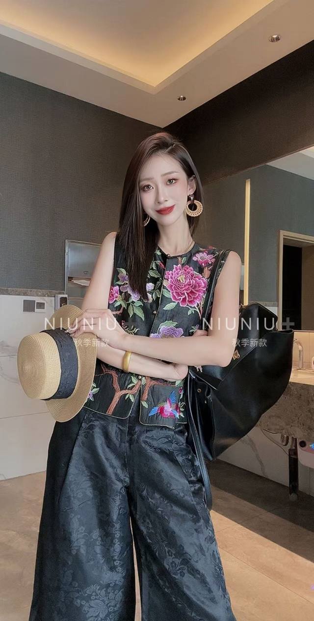 Autumn new style new Chinese style luxury and elegant heavy embroidery vest! bla
