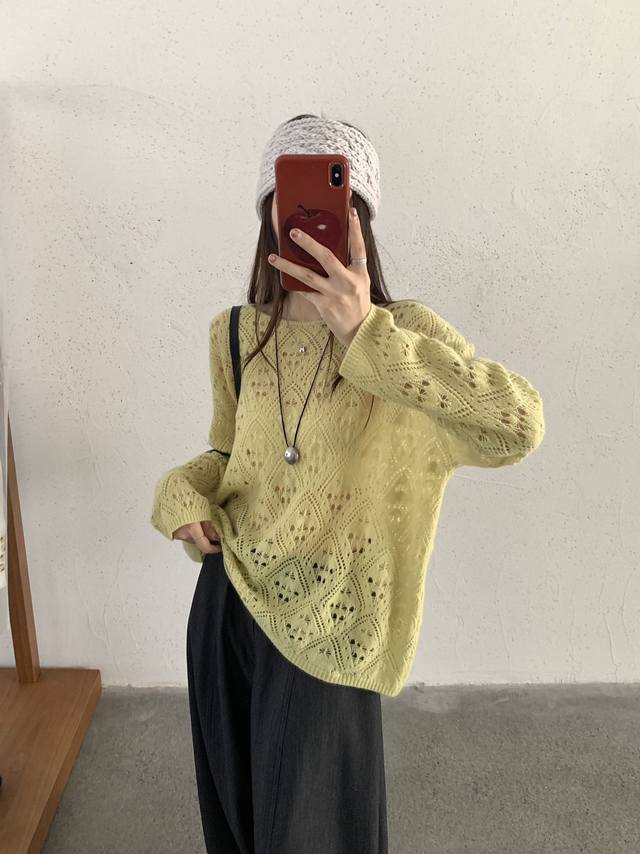 All wool hollow neckline