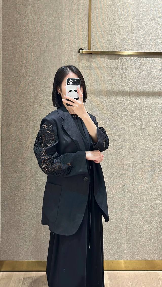 Maxm ح New early autumn #high version# is on sale simultaneously at the counter.