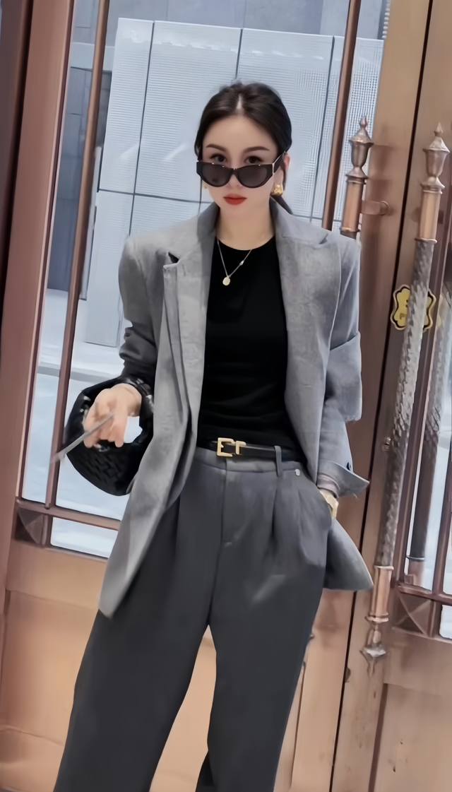 Invincible hot-selling high-end minimalist style lace-up wool suit with classic