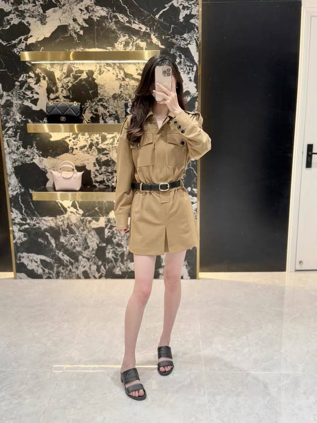 Real shot of classic and simple lady temperament jumpsuit, fashionable and comfo