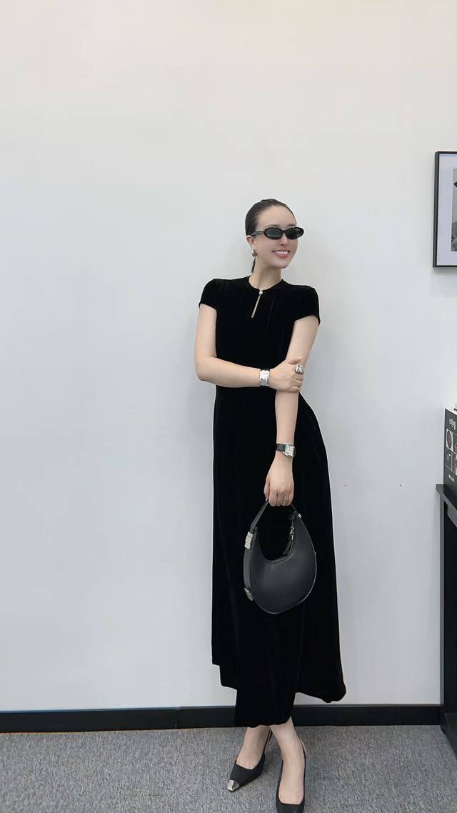 Hot-selling item Pure color simple design temperament lady fan pearl button slim