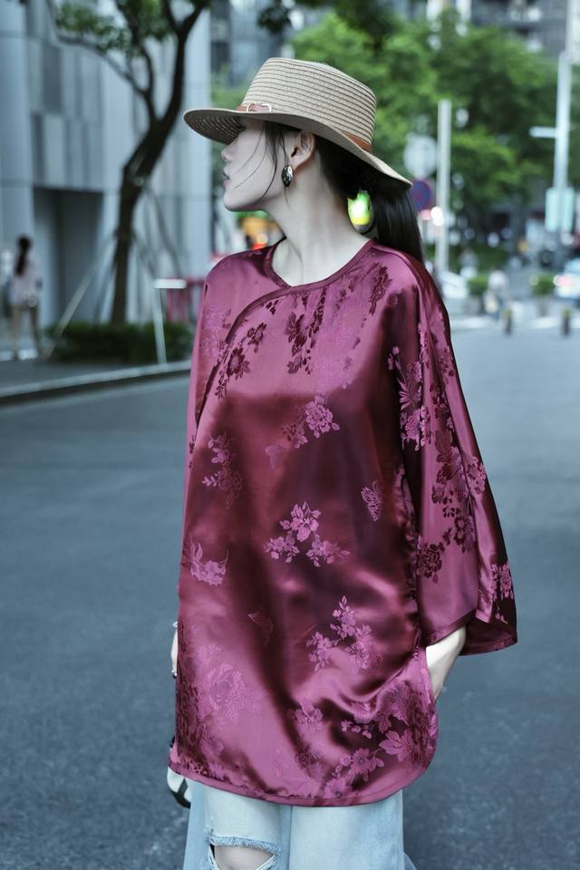 Hot new arrivalRetro wine red old satin casual elegant mid-length topFabric: 30%