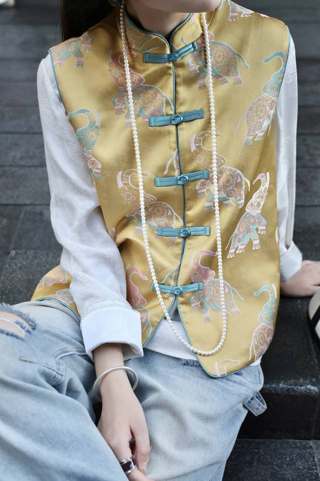 Hot new item Elephant contrast color age-reducing temperament short vest Fabric: