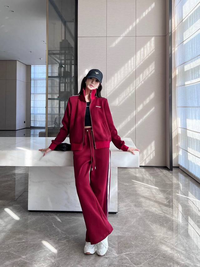 Highly recommend Miu Mi*24's early fall pieces, this contrasting print and webbi