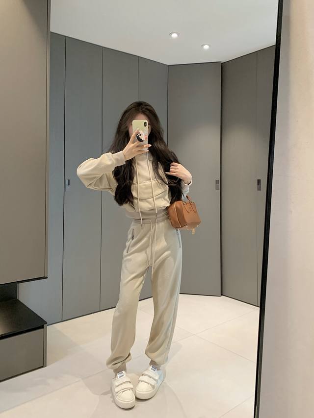 25Ss new Loew* embossed letter suit ~ exclusive new arrival, custom embossed fab