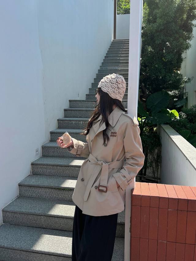Highly recommended series Mu* new lapel double-breasted trench coat with letter