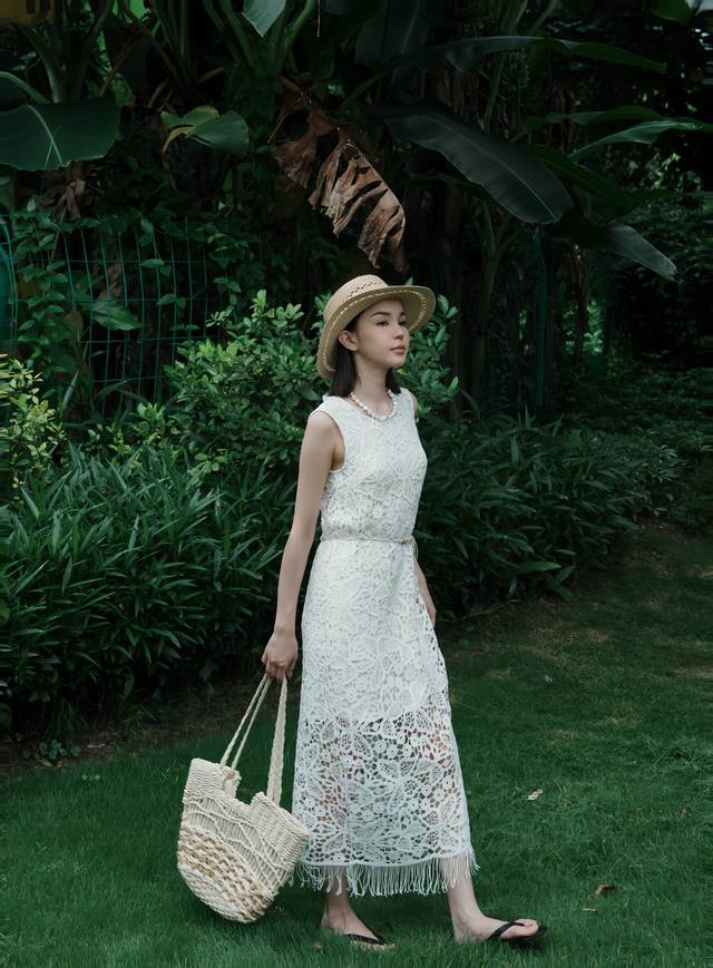 Invincible hot-selling high-quality lace temperament round neck dress with belt