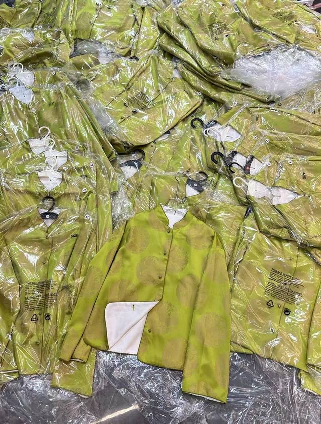 High-end custom-made items are now available in large quantities. A new Chinese-