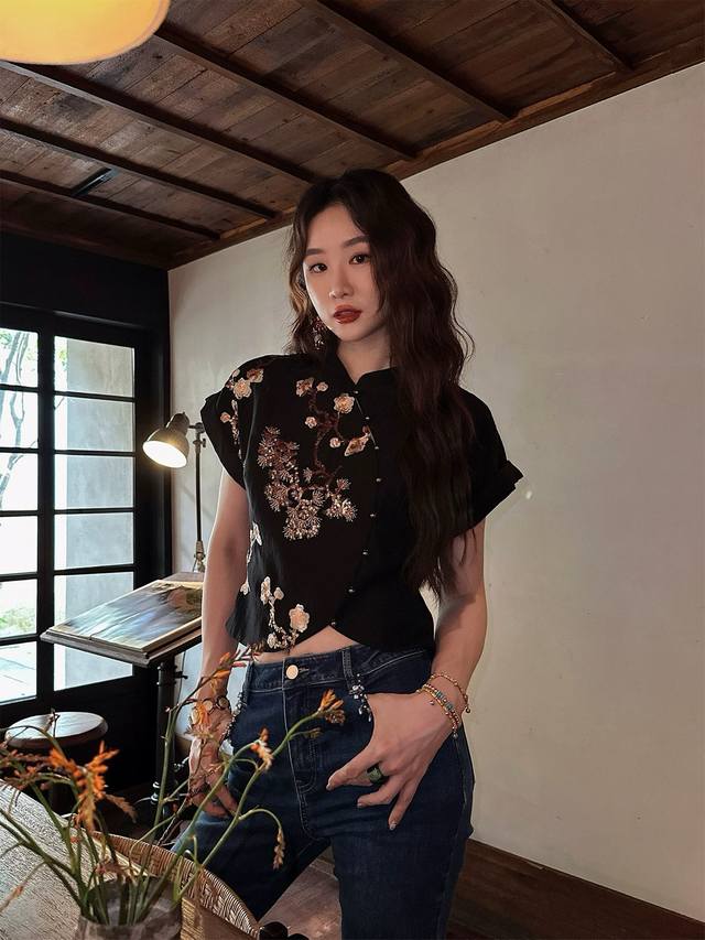 Heavy embroidery, high-end version, flower lying wine, heavy craftsmanship, gorg