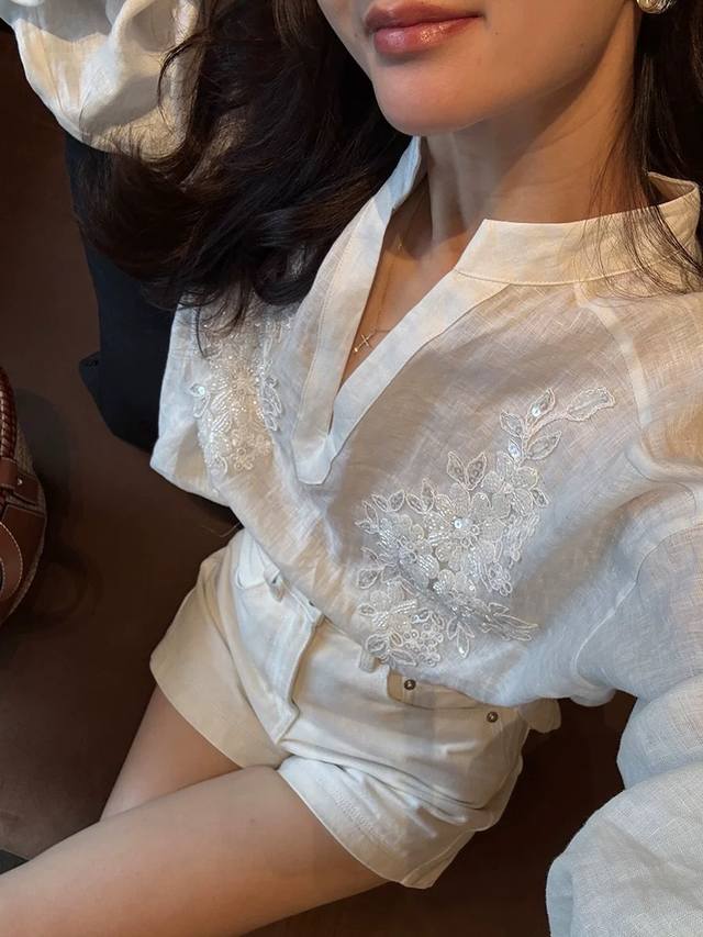 The new autumn style heavy embroidery pullover white linen V-neck long-sleeved s