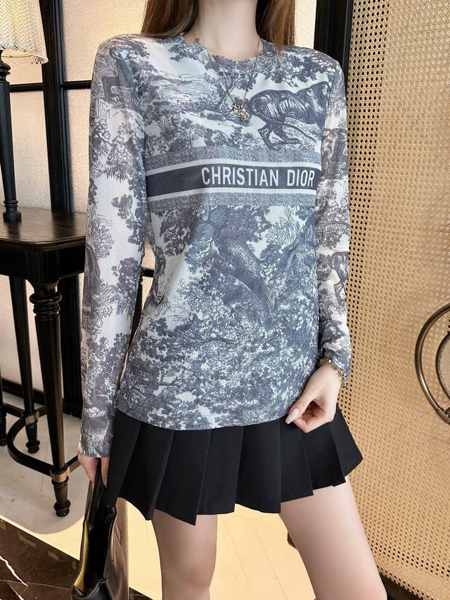 Cd Jungle print mesh bottoming shirt. Lightweight fabric with a smooth and delic