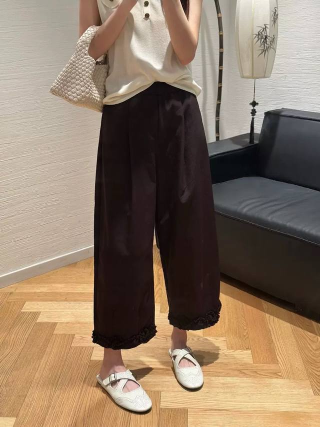 Designed straight-leg casual pants with wavy hem, loose wide-leg version, smoot