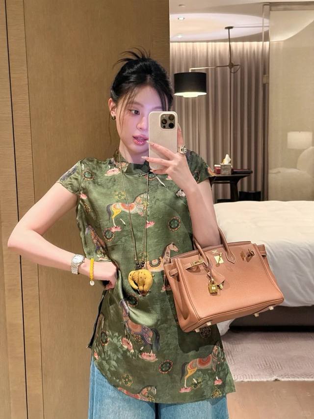 Retro green Xiangyunsha cheongsam top, full of lazy style. In the dog days of s