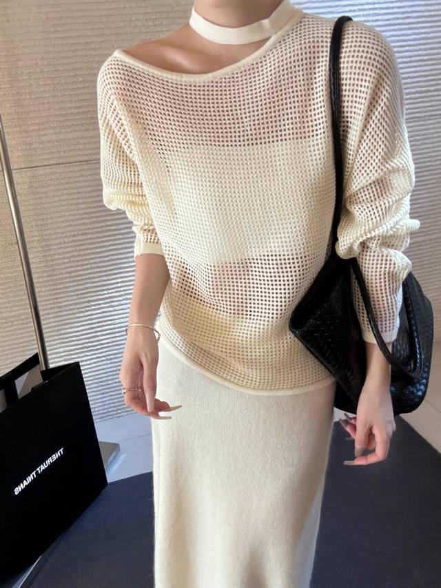 New ultra-fine wool round neck hollow top