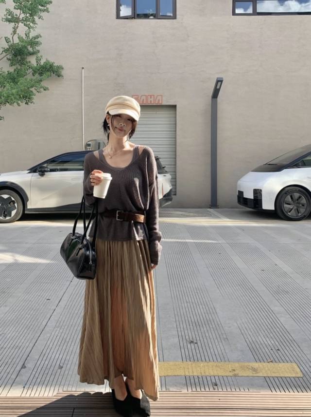 Mainly promote the hot-selling lazy style high-waist velvet half-body + sweater