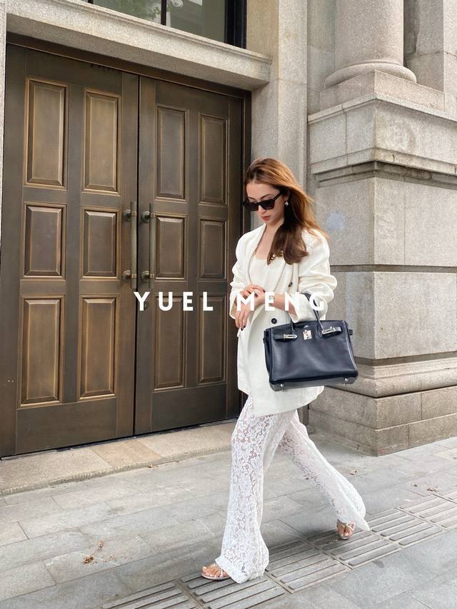 Autumn's hot item! Fashionable embossed jacquard lace wide-leg trousers. Three-d