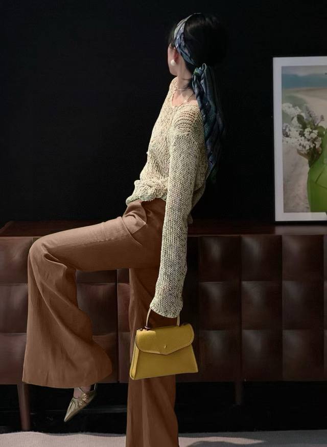 Autumn's ultimate all-match trousers. These versatile trousers are casual, lazy,