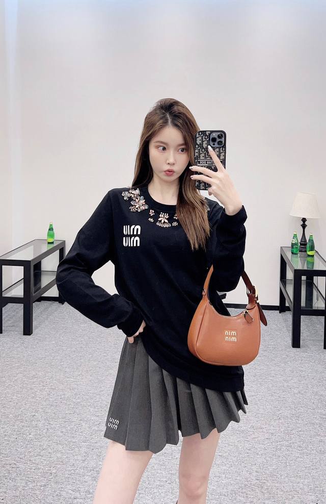 25Ss new heavy-duty handmade diamond long-sleeved T-shirt. The loose and lazy ve