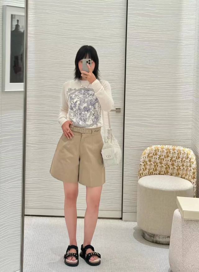 New Dio* floral compass embroidery heavy knit top